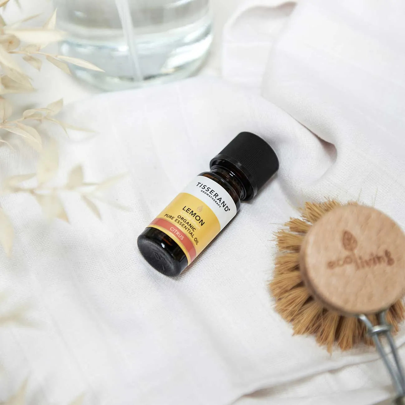 Lemon-Essential-Oil_Lifestyle_01_1300x1300_web.webp