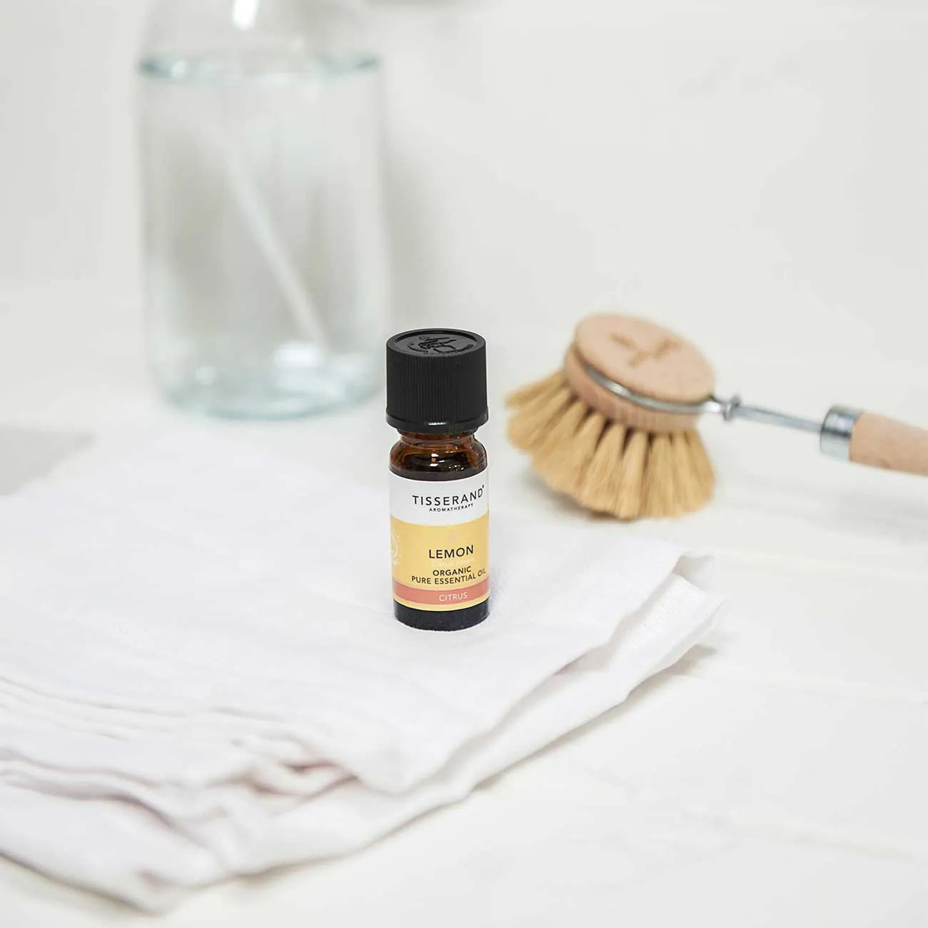 Lemon-Essential-Oil_Lifestyle_01_1300x1300_web.webp